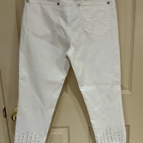 Joseph Ribkoff White Jeans - Picture 3 of 3